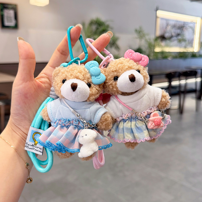 Car Accessories For Elderly - クリエイティブなリボン付きのぬいぐるみクマのキーホルダー。キュートなミニスカートのセットで、クマの着ぐるみをしたバッグチャームや、おしゃれな車のキーホルダーとしても使える。プレゼントにも最適。