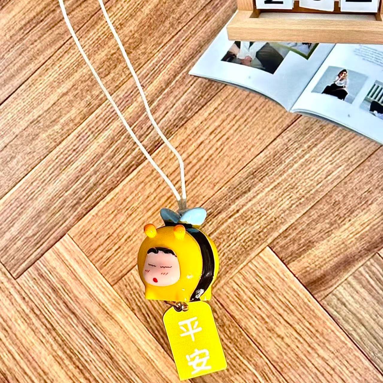 クレヨンしんちゃん ハチのコスプレフィギュア 車用吊り下げペ - Car Accessories To Buy のレビューと価格